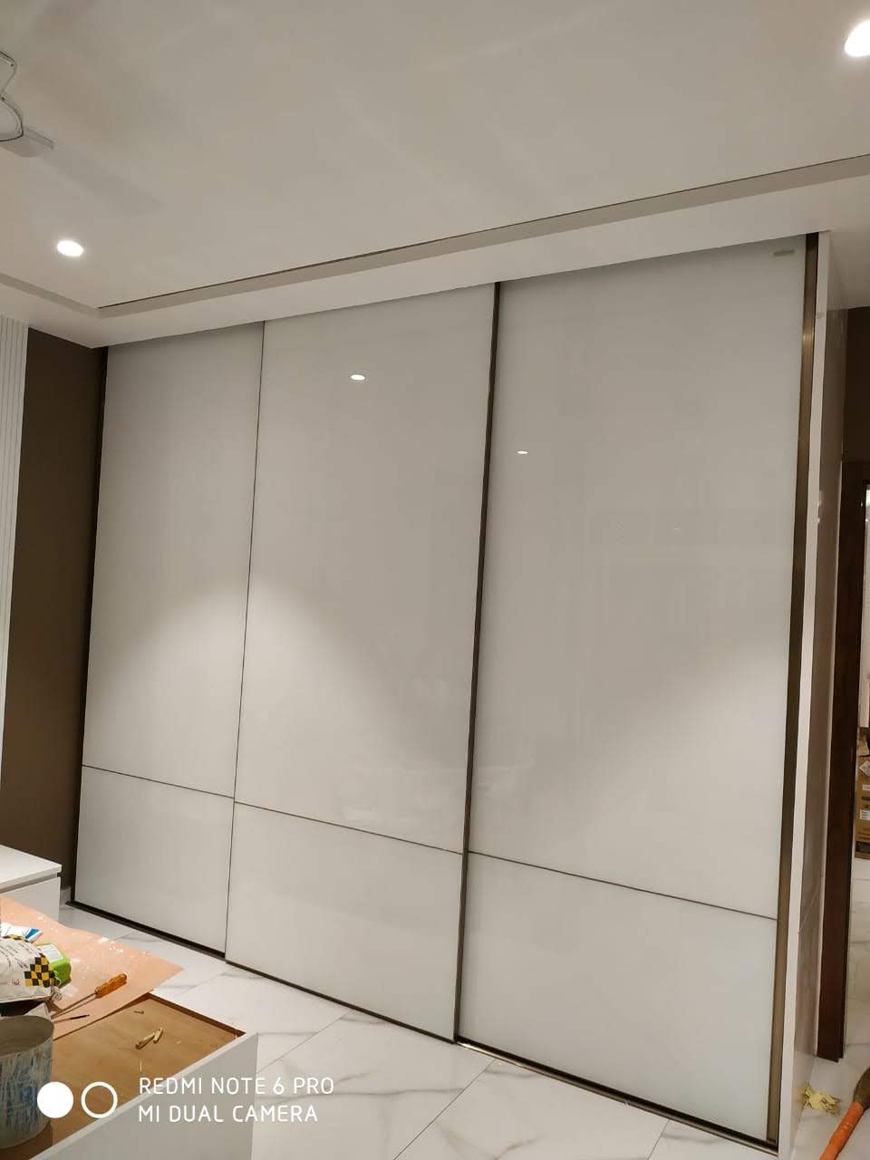 cheapest-low-price-lacquer-glass-wardrobe-designs-in-gurgaon-gurugram-best-lacquer-glass-dealers-manufacturers-in-gurgaon-india